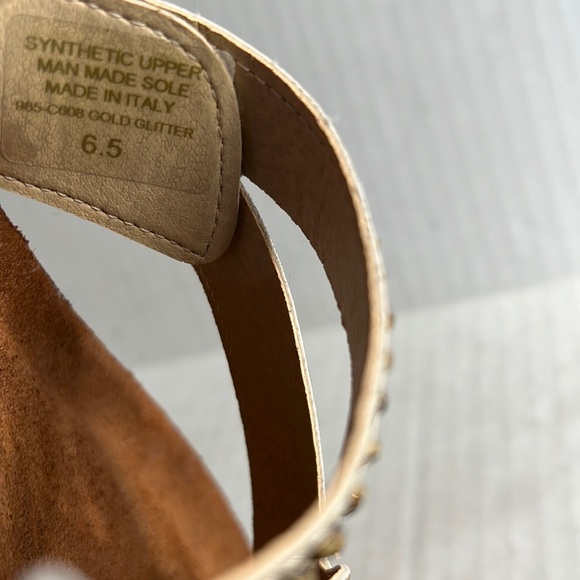 Like new Bio-Gold with gold glitter stones wedge sandals - Picture 8 of 8